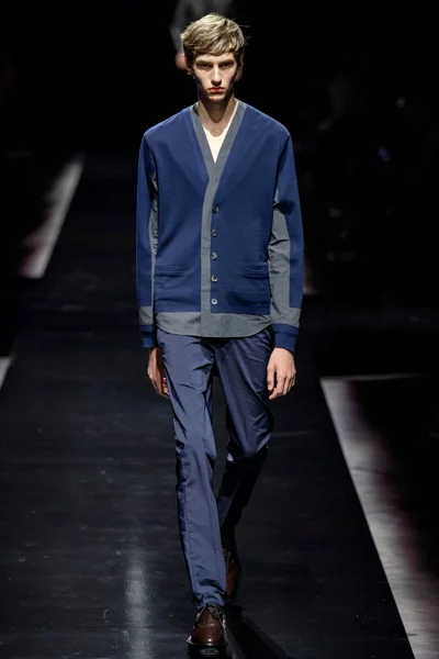Look 19